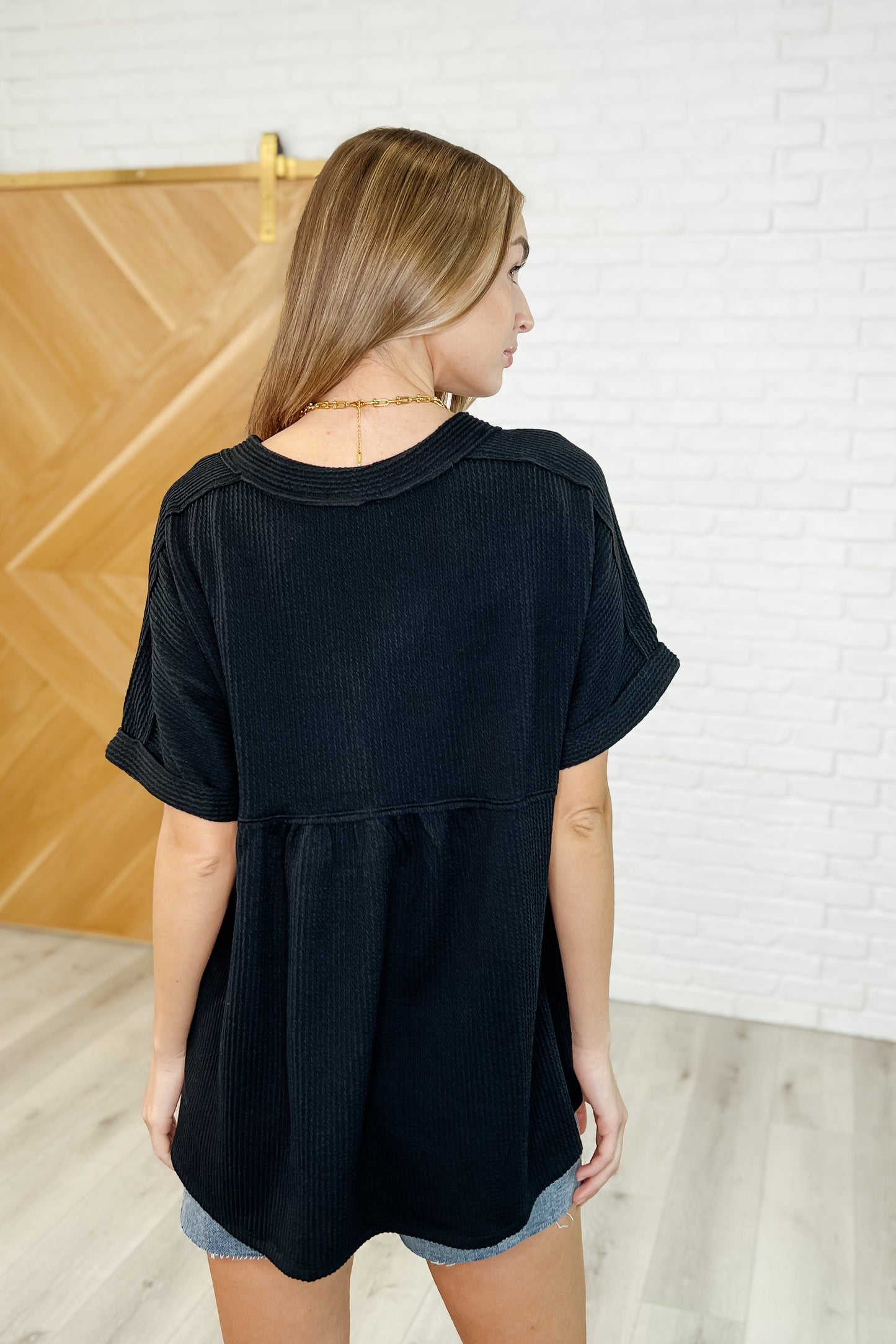 Plain and Sassy V-Neck Tee in Black